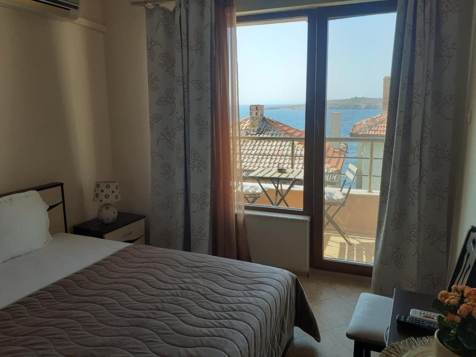 Family Hotel Emilia 索佐波尔 外观 照片